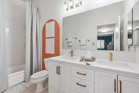 Bath - 1201 E Rose Ln #9, Phoenix, AZ 85014 photo 1 of 2