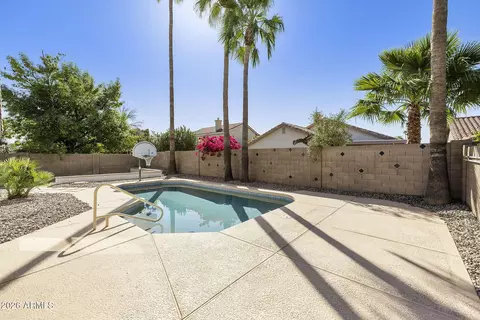 Exterior - 4025 W Wethersfield Rd, Phoenix, AZ 85029 photo 3 of 8