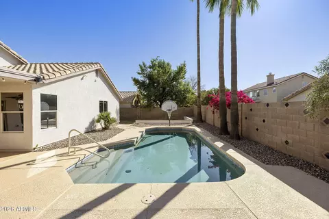 Exterior - 4025 W Wethersfield Rd, Phoenix, AZ 85029 photo 5 of 8