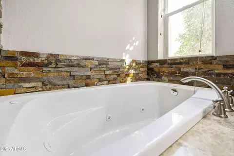 Bath - 4025 W Wethersfield Rd, Phoenix, AZ 85029 photo 4 of 7
