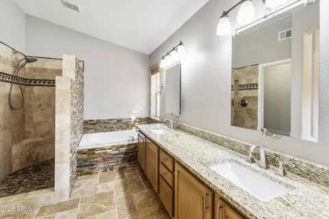 Bath - 4025 W Wethersfield Rd, Phoenix, AZ 85029 photo 3 of 7
