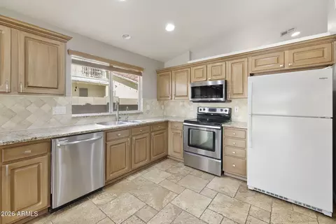 Kitchen - 4025 W Wethersfield Rd, Phoenix, AZ 85029 photo 5 of 6