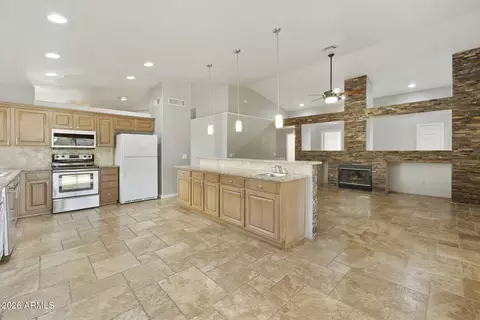 Kitchen - 4025 W Wethersfield Rd, Phoenix, AZ 85029 photo 4 of 6