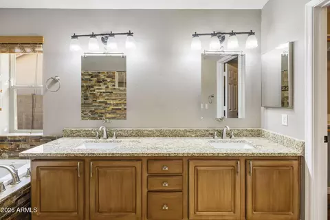 Bath - 4025 W Wethersfield Rd, Phoenix, AZ 85029 photo 2 of 7