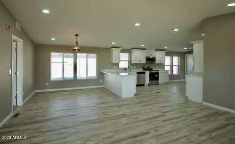 Living - 1470 S Bowman Rd, Apache Junction, AZ 85119 photo 1 of 2