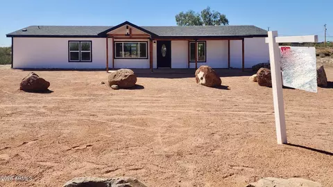 Exterior - 1470 S Bowman Rd, Apache Junction, AZ 85119 photo 1 of 6