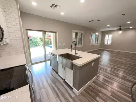 Kitchen - 1099 E Sourwood Dr, Gilbert, AZ 85298 photo 4 of 4