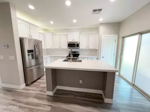 Kitchen - 1099 E Sourwood Dr, Gilbert, AZ 85298 photo 2 of 4