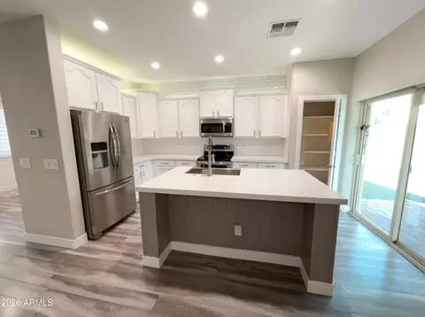 Kitchen - 1099 E Sourwood Dr, Gilbert, AZ 85298 photo 1 of 4