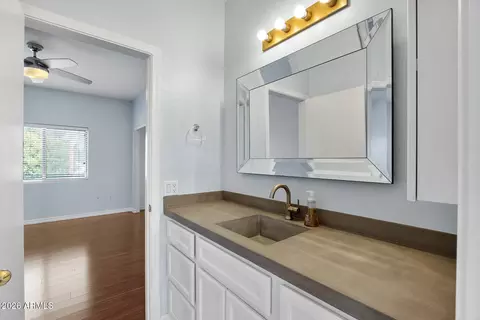 Bath - 3006 E Kings Ave, Phoenix, AZ 85032 photo 4 of 6