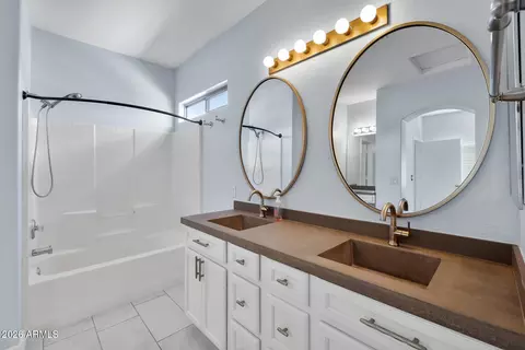 Bath - 3006 E Kings Ave, Phoenix, AZ 85032 photo 3 of 6