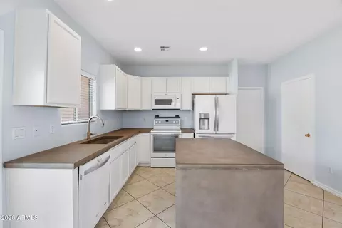 Kitchen - 3006 E Kings Ave, Phoenix, AZ 85032 photo 3 of 6