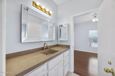 Bath - 3006 E Kings Ave, Phoenix, AZ 85032 photo 5 of 6
