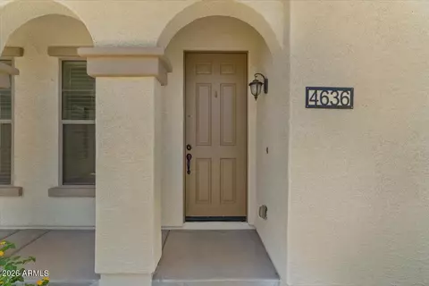 Exterior - 4636 E Maplewood St, Gilbert, AZ 85297 photo 2 of 9