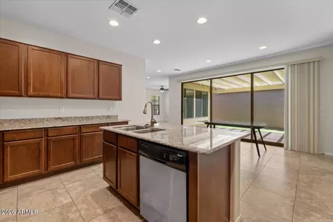 Kitchen - 4636 E Maplewood St, Gilbert, AZ 85297 photo 4 of 4