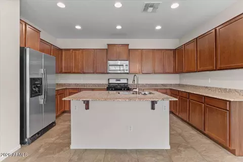 Kitchen - 4636 E Maplewood St, Gilbert, AZ 85297 photo 2 of 4