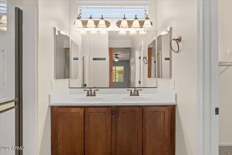 Bath - 4636 E Maplewood St, Gilbert, AZ 85297 photo 2 of 4