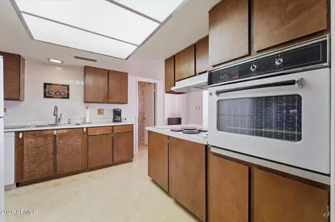Kitchen - 5449 W Thomas Rd, Phoenix, AZ 85031 photo 5 of 5