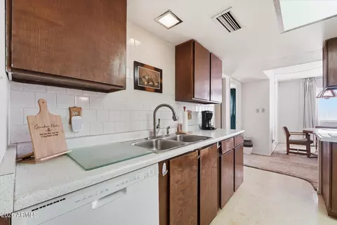 Kitchen - 5449 W Thomas Rd, Phoenix, AZ 85031 photo 4 of 5