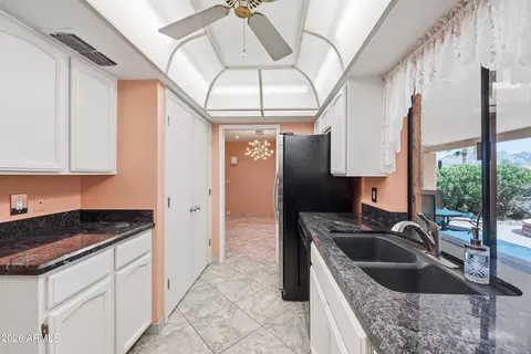 Kitchen - 718 E Peoria Ave, Phoenix, AZ 85020 photo 5 of 6
