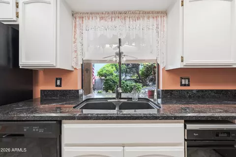 Kitchen - 718 E Peoria Ave, Phoenix, AZ 85020 photo 3 of 6
