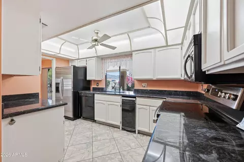 Kitchen - 718 E Peoria Ave, Phoenix, AZ 85020 photo 2 of 6