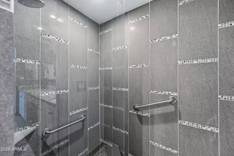 Bath - 718 E Peoria Ave, Phoenix, AZ 85020 photo 4 of 7