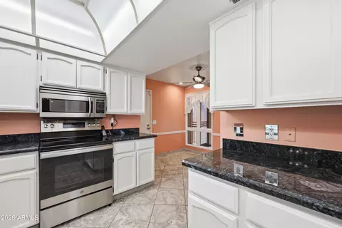 Kitchen - 718 E Peoria Ave, Phoenix, AZ 85020 photo 6 of 6
