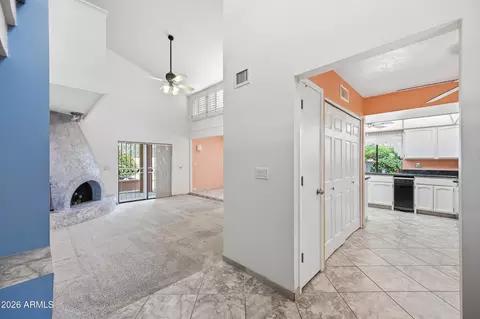Entry Way - 718 E Peoria Ave, Phoenix, AZ 85020 photo 2 of 11