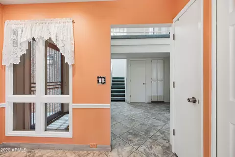 Entry Way - 718 E Peoria Ave, Phoenix, AZ 85020 photo 5 of 11