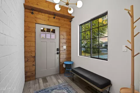 Entry Way - 358 E Whitton Ave, Phoenix, AZ 85012 photo 2 of 4