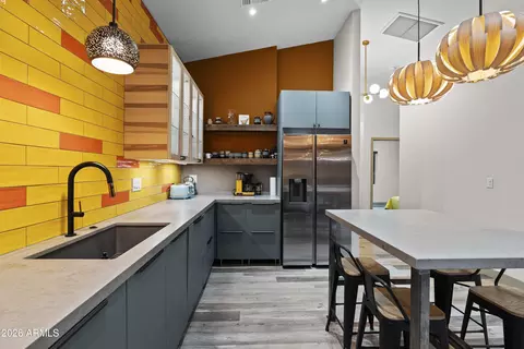 Kitchen - 358 E Whitton Ave, Phoenix, AZ 85012 photo 5 of 8