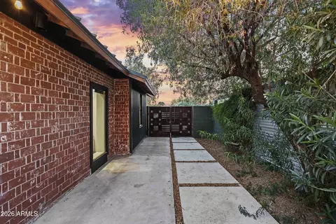 Exterior - 358 E Whitton Ave, Phoenix, AZ 85012 photo 7 of 11