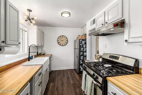 Kitchen - 2011 W Whitton Ave, Phoenix, AZ 85015 photo 2 of 3
