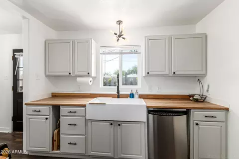 Kitchen - 2011 W Whitton Ave, Phoenix, AZ 85015 photo 1 of 3