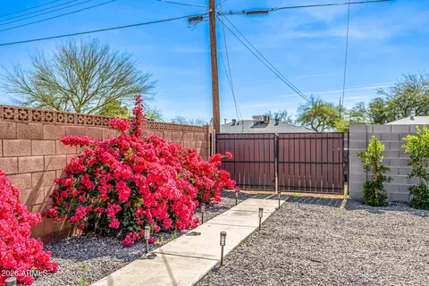 Exterior - 2011 W Whitton Ave, Phoenix, AZ 85015 photo 6 of 7