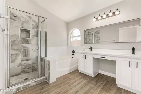 Bath - 4513 E Dry Creek Rd, Phoenix, AZ 85044 photo 1 of 2