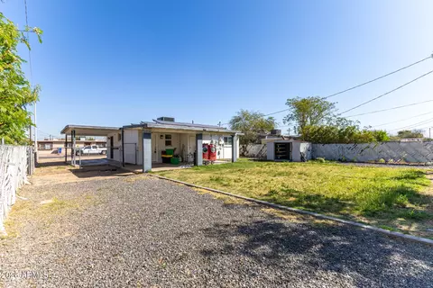 Exterior - 2301 E Lynne Ln, Phoenix, AZ 85042 photo 5 of 8