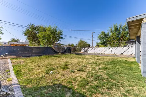 Exterior - 2301 E Lynne Ln, Phoenix, AZ 85042 photo 7 of 8