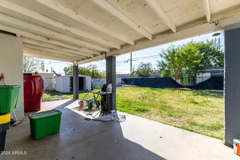 Exterior - 2301 E Lynne Ln, Phoenix, AZ 85042 photo 4 of 8