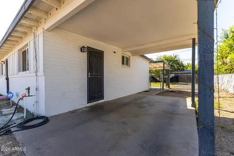 Exterior - 2301 E Lynne Ln, Phoenix, AZ 85042 photo 3 of 8
