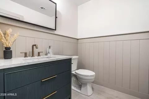 Bath - 4515 N 35th St, Phoenix, AZ 85018 photo 6 of 6