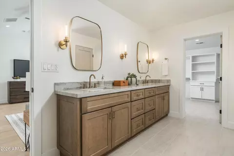 Bath - 4515 N 35th St, Phoenix, AZ 85018 photo 5 of 6