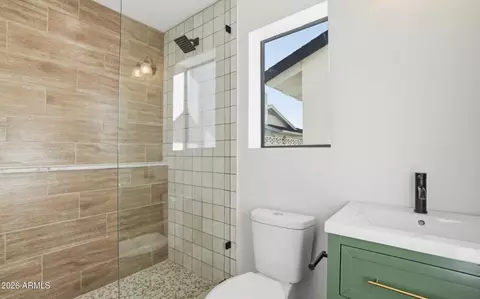 Bath - 4515 N 35th St, Phoenix, AZ 85018 photo 4 of 6