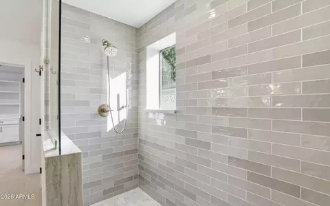 Bath - 4515 N 35th St, Phoenix, AZ 85018 photo 2 of 6