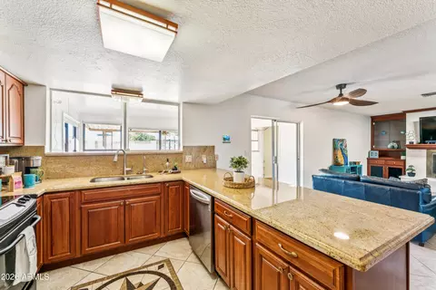 Kitchen - 1218 S Palo Verde Dr, Apache Junction, AZ 85120 photo 3 of 5