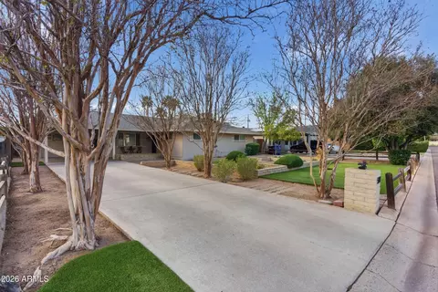 Exterior - 5234 N 15th St, Phoenix, AZ 85014 photo 2 of 9