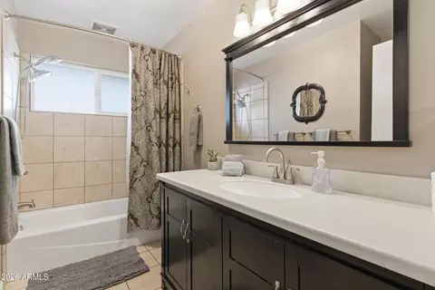 Bath - 5234 N 15th St, Phoenix, AZ 85014 photo 2 of 3