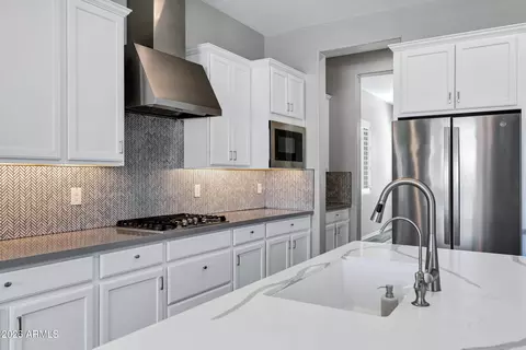 Kitchen - 10834 E Thunderbolt Ave, Mesa, AZ 85212 photo 3 of 5