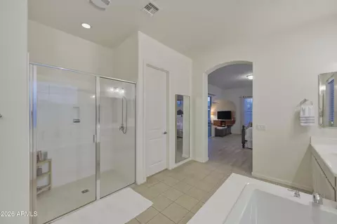 Bath - 3130 E Valencia Dr, Phoenix, AZ 85042 photo 4 of 6